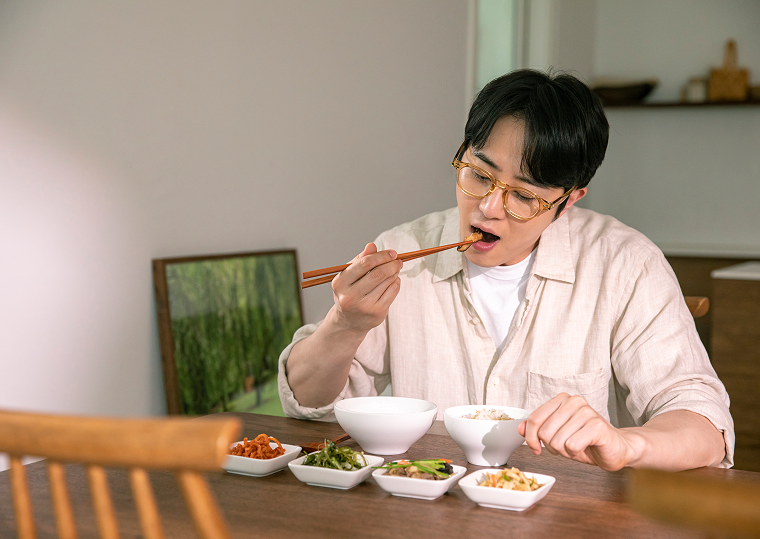 반대쪽으로 식사하기